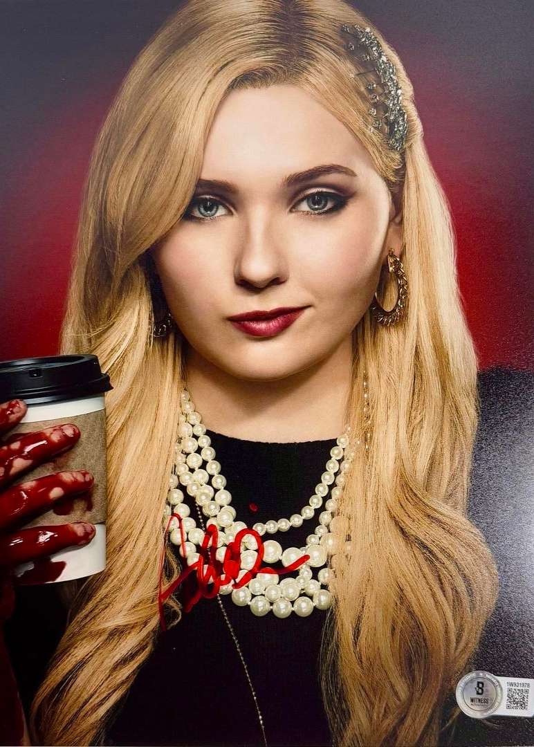 Abigail Breslin Signed 8x10 (Scream Queens) - Beckett COA